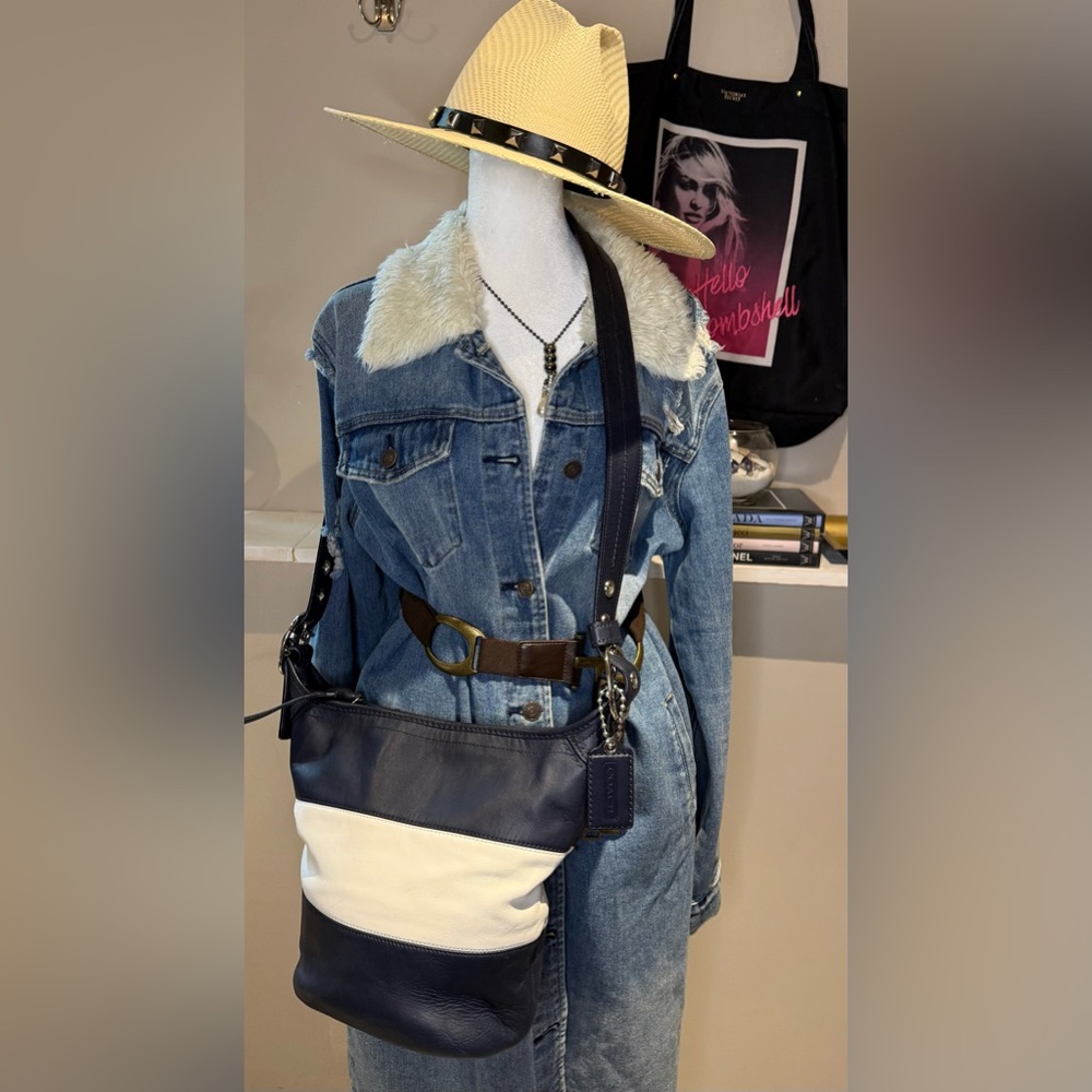 Coach Rugby Vintage Bucket Bag Navy and White Convertible Strap - Picture 8 of 8
